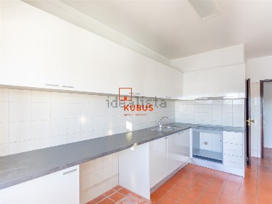 Apartamento T3 à venda na Estrada do Alvorão