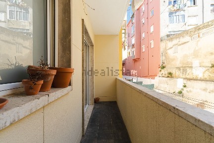 Apartamento T3 à venda na Rua Francisco Sanches, 8