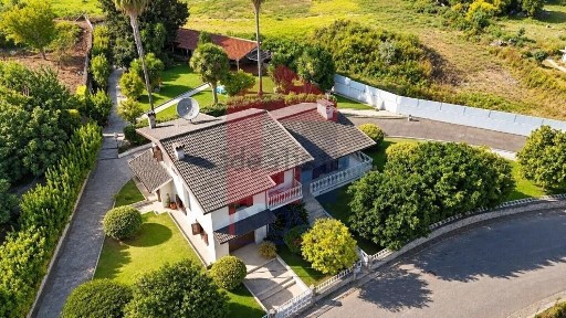 Moradia independente à venda em Pico de Regalados - Gondiães - Mós