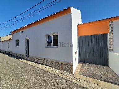 Moradia geminada à venda na Rua Aldeia dos Frades, 11