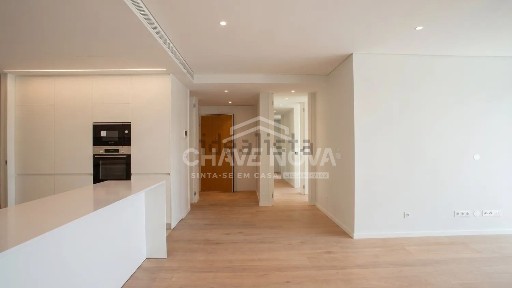 Apartamento T3 à venda na Via Engenheiro Edgar Cardoso s/n