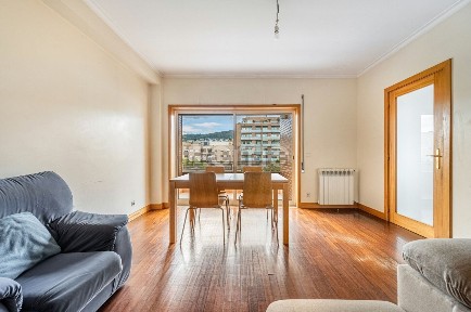 Apartamento T4 à venda na Rua Irmãos Sousa, 64