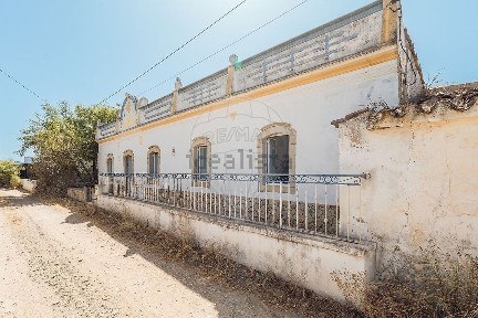 Moradia independente à venda em N398