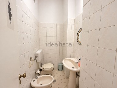 Agência imobiliária, estabelecimento para trespasse na Rua Joaquim Nicolau de Almeida, 830