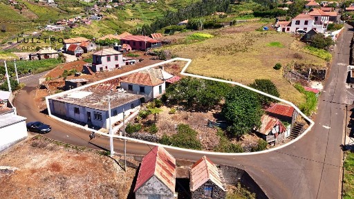 Moradia independente à venda no Caminho do Serrado