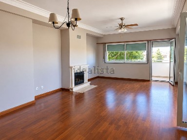 Arrendamento de apartamento T3 na Rua Guilhermina Suggia