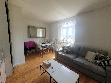 Arrendamento de apartamento T2 na Rua Maria Pia