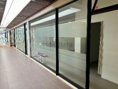 Arrendamento de espaço comercial na Rua 28 de Maio, 19