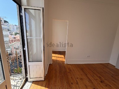 Apartamento T5 à venda na Anjos