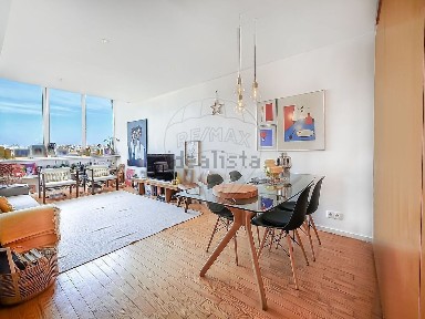Apartamento T3 à venda na Rua Coelho da Rocha