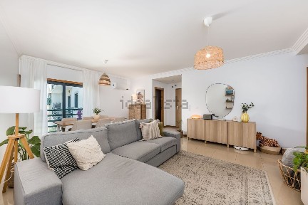Apartamento T2 à venda na Avenida de Timor