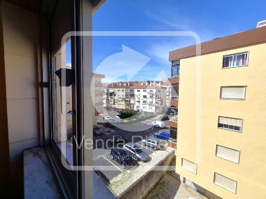 Apartamento T2 à venda na Avenida Maria Lamas, 55