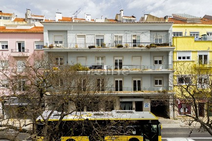 Apartamento T10 à venda na Estrada de Benfica s/n