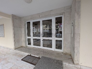 Apartamento T2 à venda na Rua Almada Negreiros