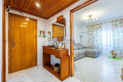Apartamento T3 à venda na Rua Vila de Avintes