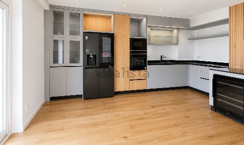 Apartamento T3 à venda na Rua José Joaquim de Freitas