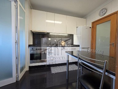 Arrendamento de apartamento T3 na Rua Conselheiro Campos Henriques, 20