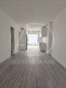 Apartamento T1 à venda na Rua Voz do Operário