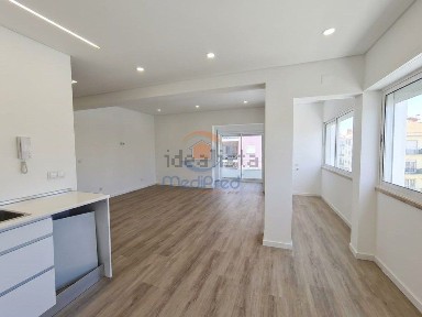 Apartamento T4 à venda na Avenida Dom Afonso Henriques