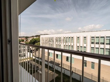 Apartamento T2 à venda na Avenida Manuel Pinto de Azevedo s/n