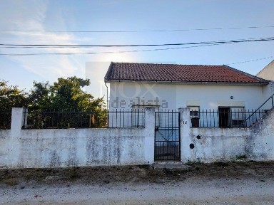 Moradia geminada à venda na Rua dos Eucaliptos