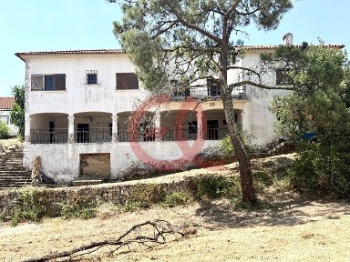 Moradia independente à venda na Botequim - Regateira - Palhais