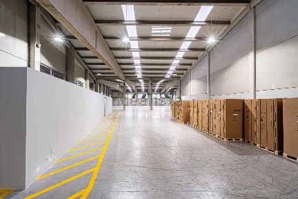Arrendamento de armazém na Rua de Fontes, 518