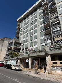 Arrendamento de apartamento T5 na Rua Combatentes da Grande Guerra, 104