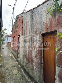 Moradia independente à venda na Rua Passos