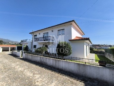 Moradia independente à venda em Santa Marta de Portuzelo