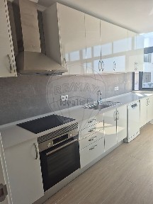 Arrendamento de apartamento T2 na Rua São Francisco Xavier