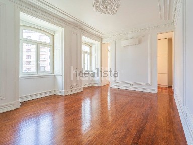 Arrendamento de apartamento T2 na Rua Braamcamp, 82