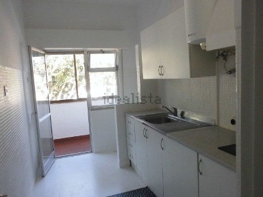 Arrendamento de apartamento T2 na Rua Firmino Rebelo