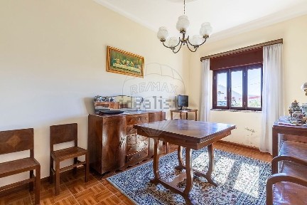 Moradia independente à venda em Miragaia e Marteleira