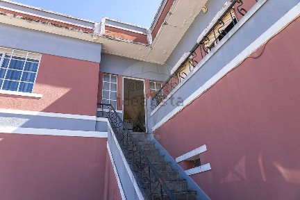 Moradia independente à venda no Cadaval e Pêro Moniz