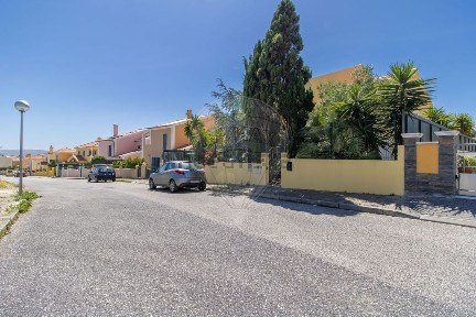 Moradia independente à venda no Casal da Casa Branca