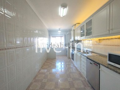 Arrendamento de apartamento T2 na Rua de Timor