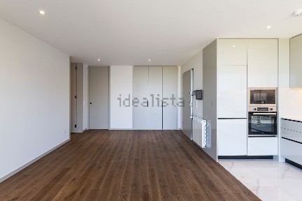 Arrendamento de apartamento T2 na Rua 16, 1406