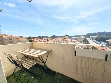 Arrendamento de apartamento T2 na Avenida da Praia