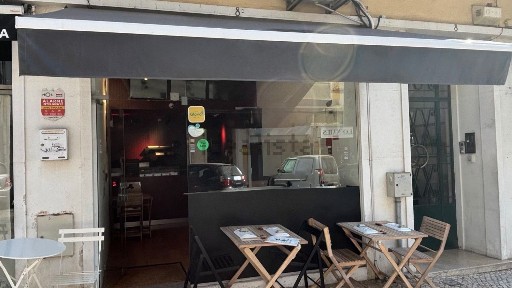 Arrendamento de espaço comercial na Rua Acácio de Paiva, 8