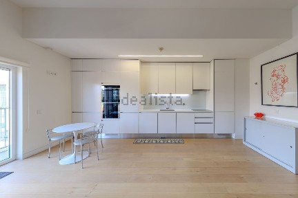 Apartamento T1 à venda na Avenida Praia da Vitória, 16