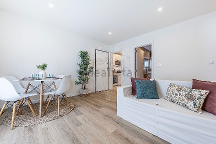 Apartamento T3 à venda na Rua Nova do Grilo