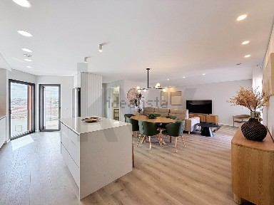 Apartamento T3 à venda na Rua Estrela do Mar, 8