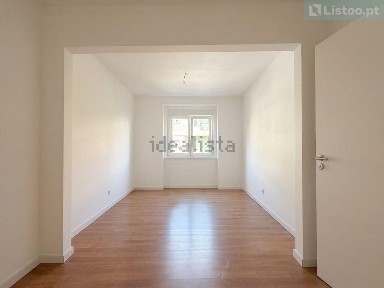 Apartamento T2 à venda na Rua Dom Jerónimo Osório