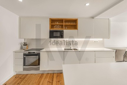 Apartamento T3 à venda na Rua das Taipas, 49