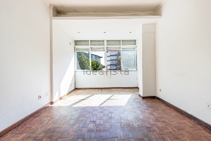 Apartamento T2 à venda na Rua Pinheiro Borges, 8