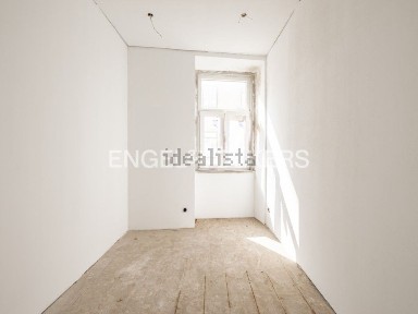 Apartamento T5 à venda na Graça