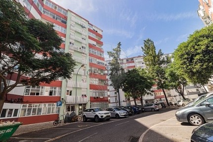 Apartamento T4 à venda na Praceta António Roberto Alves