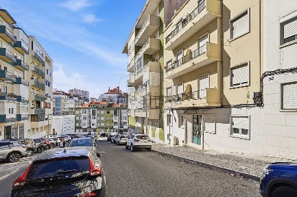 Apartamento T0 à venda na Rua Amélia Rey Colaço