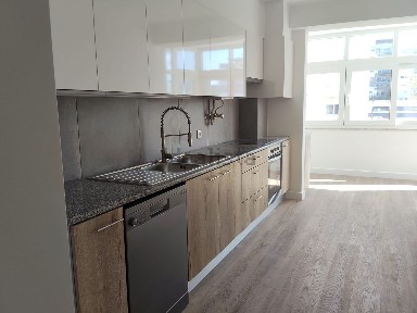 Apartamento T3 à venda na Estrada da Luz